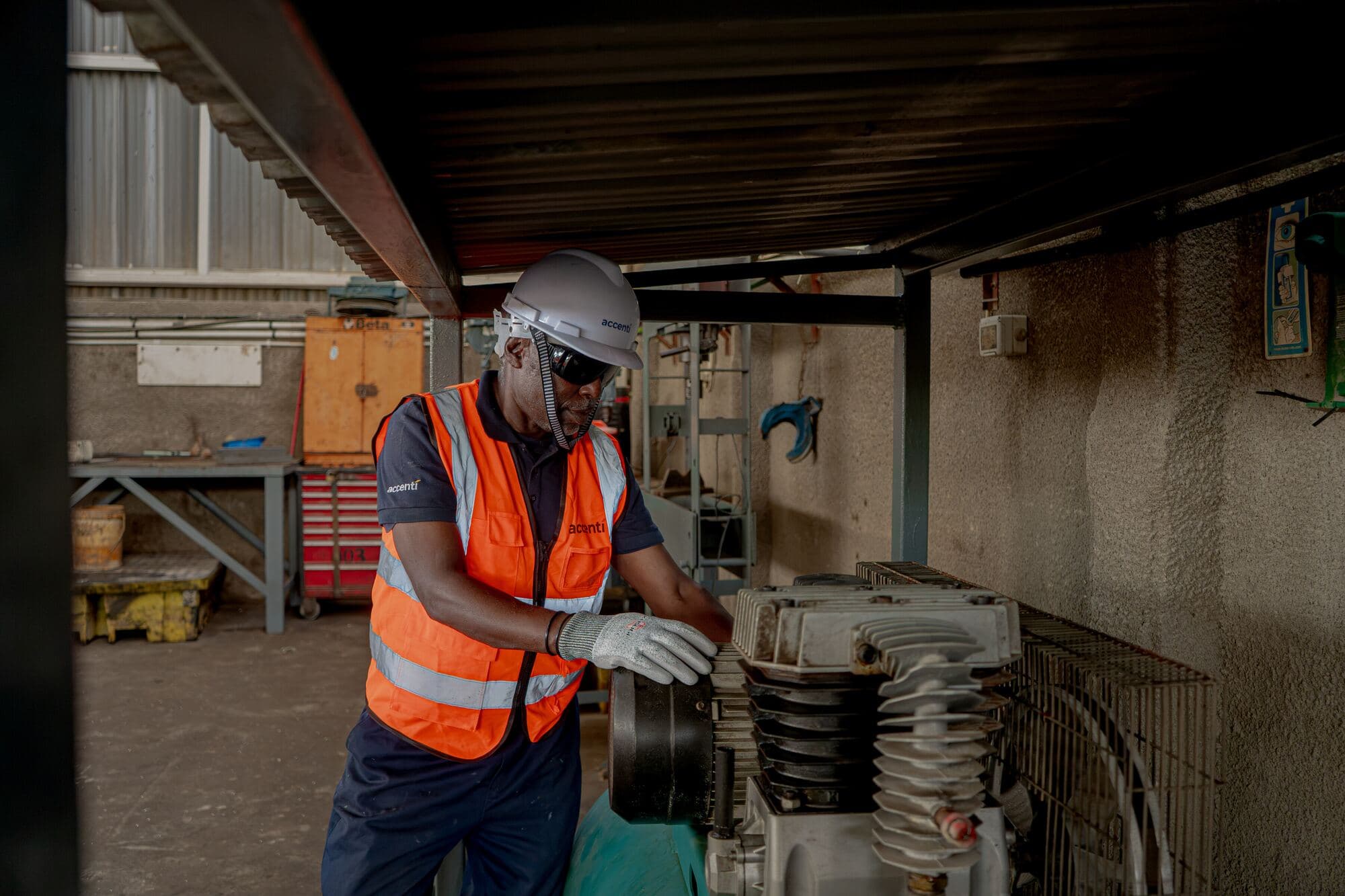 Accenti technician working in the maintenance workshop