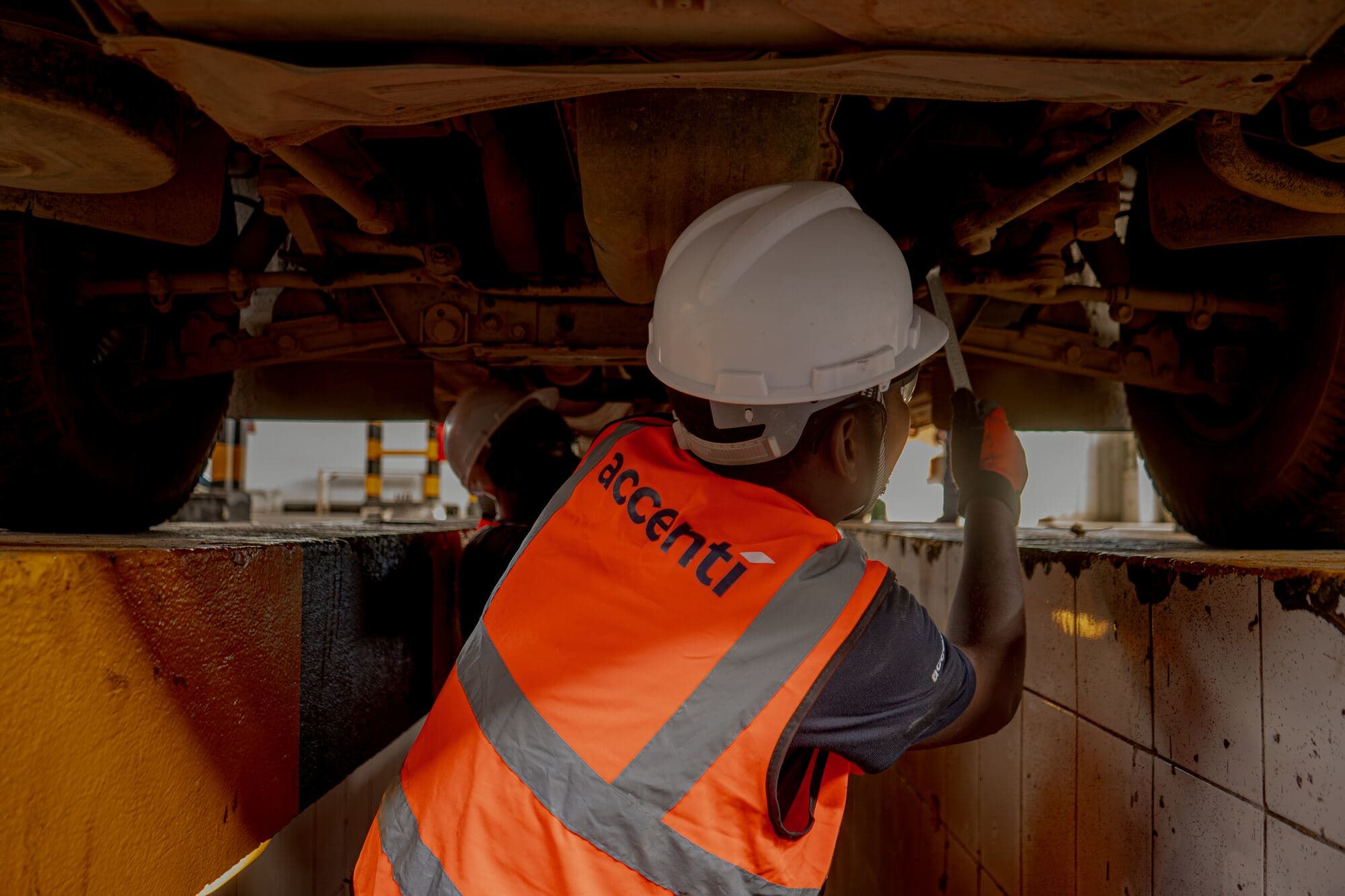 Accenti mechanic working under a vehicle in the workshop