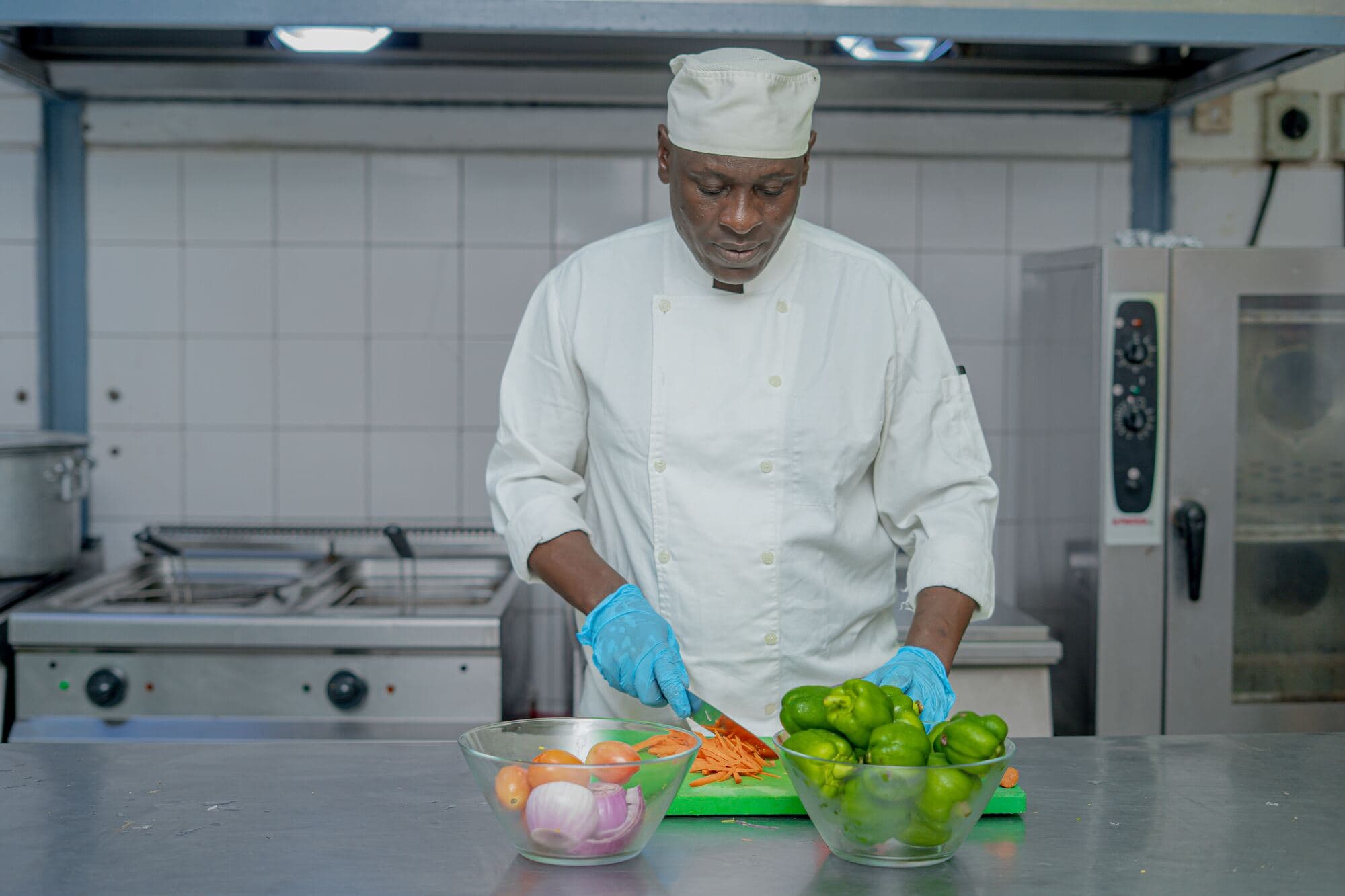 Accenti chef preparing fresh vegetables