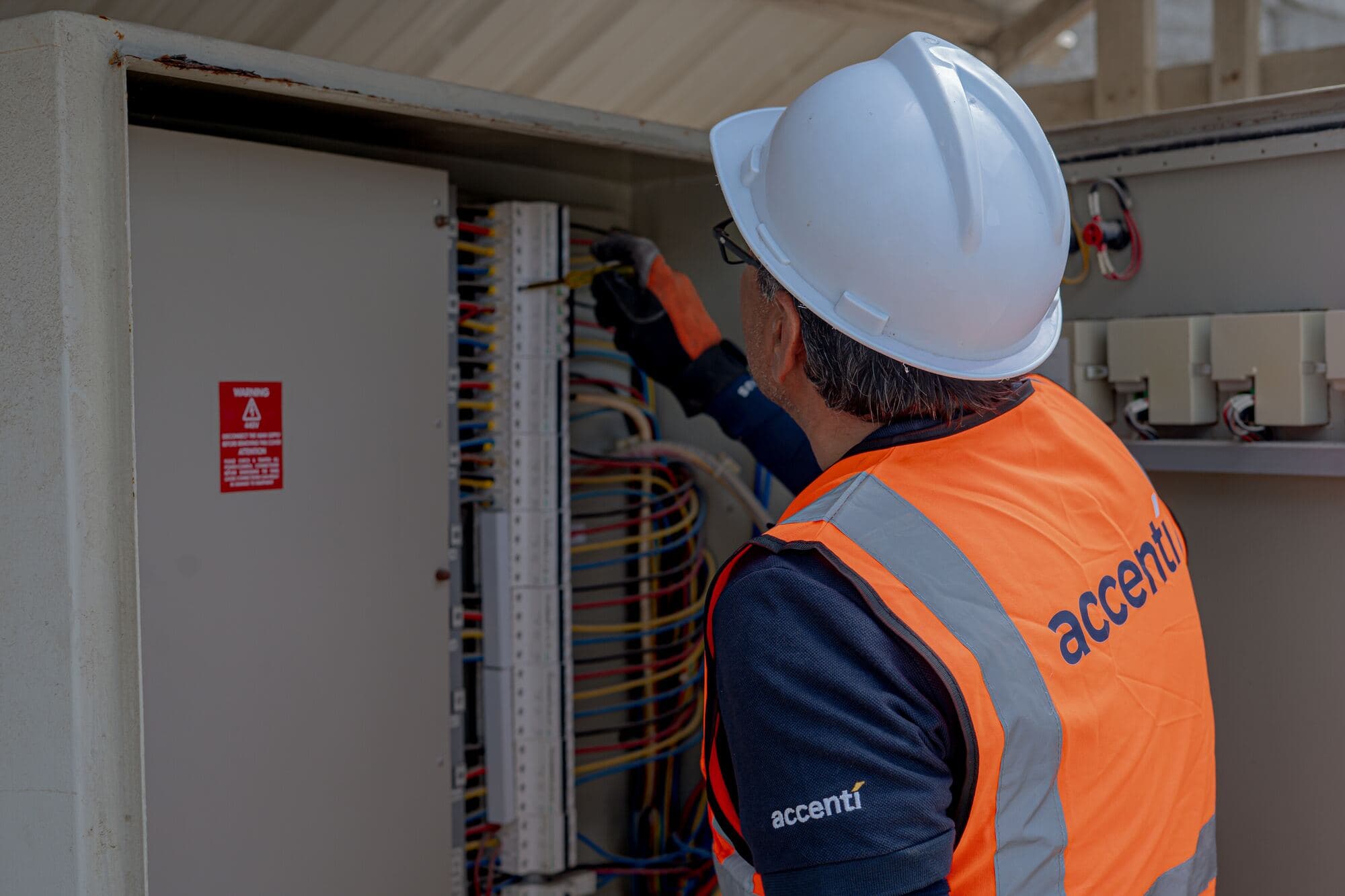 Accenti electrician working on a distribution panel